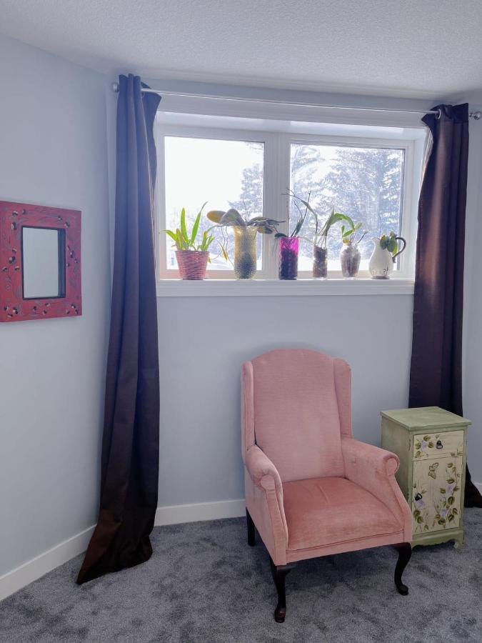 Elegant Garden Suite&2Mins Bus Station Close Lrt& Free Parking Calgary Ngoại thất bức ảnh