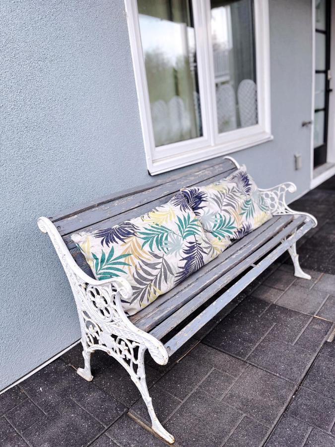 Elegant Garden Suite&2Mins Bus Station Close Lrt& Free Parking Calgary Ngoại thất bức ảnh
