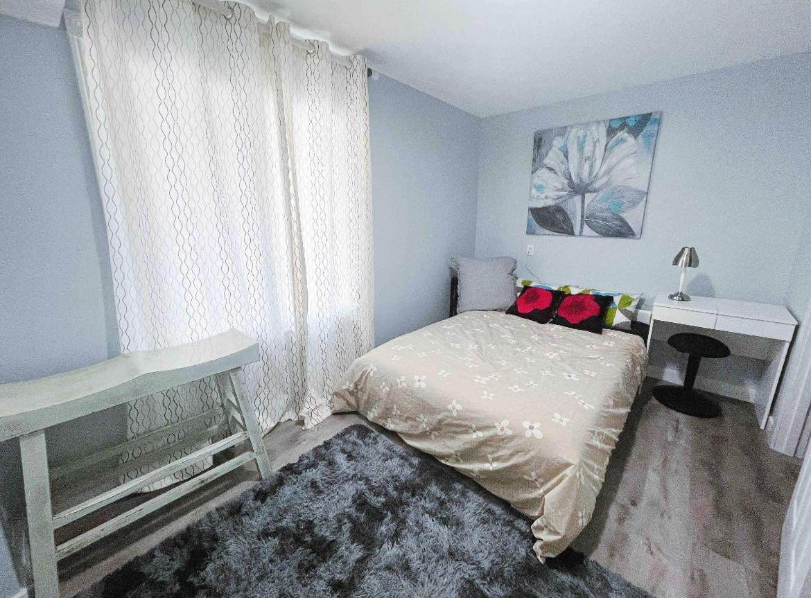 Elegant Garden Suite&2Mins Bus Station Close Lrt& Free Parking Calgary Phòng bức ảnh